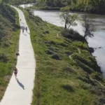 Image of runners running along Platte River in Casper WY