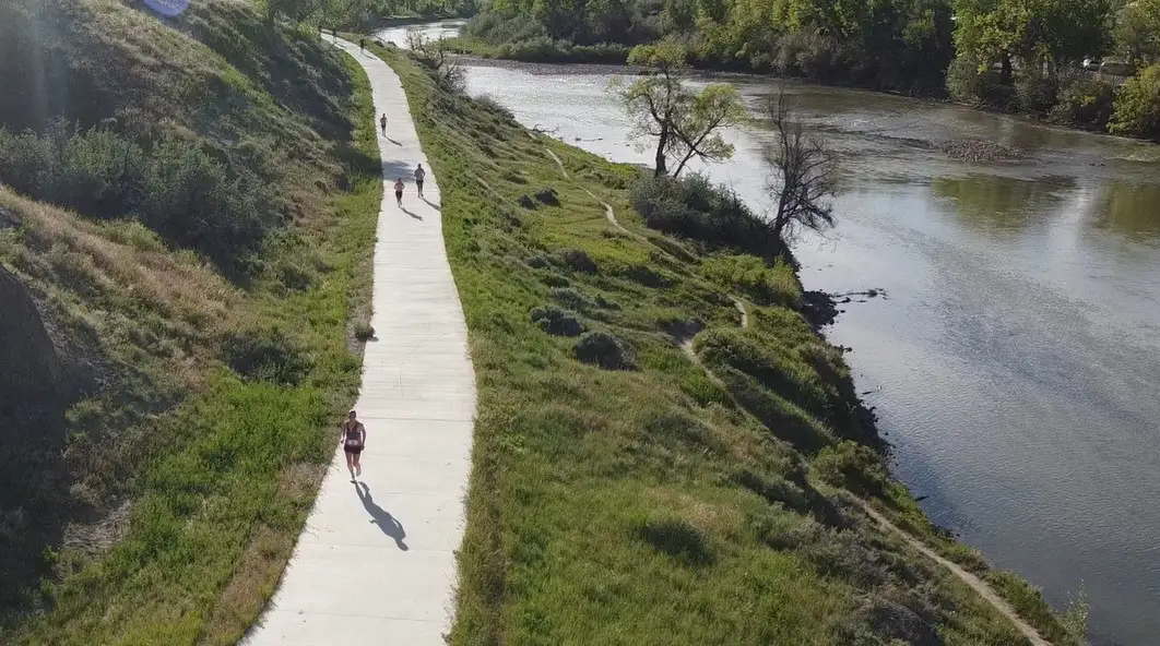 Image of runners running along Platte River in Casper WY