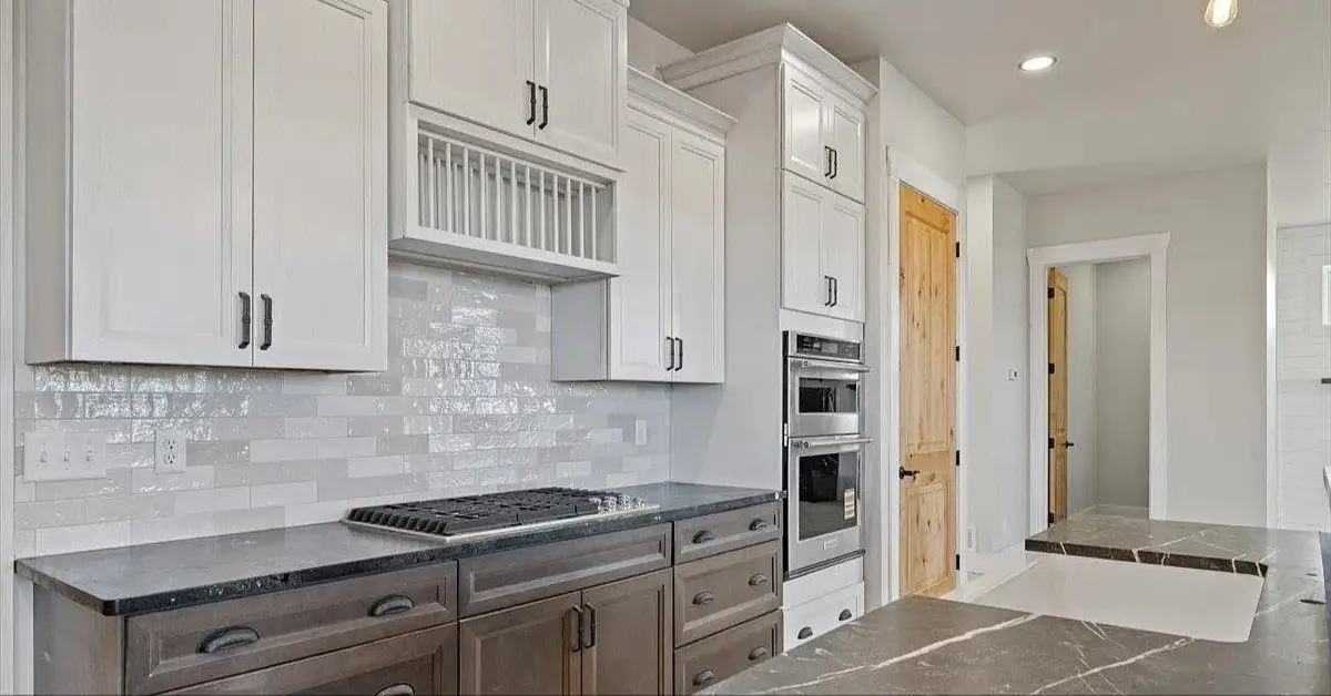 Kitchen appliances at 225 Iron Horse Rd